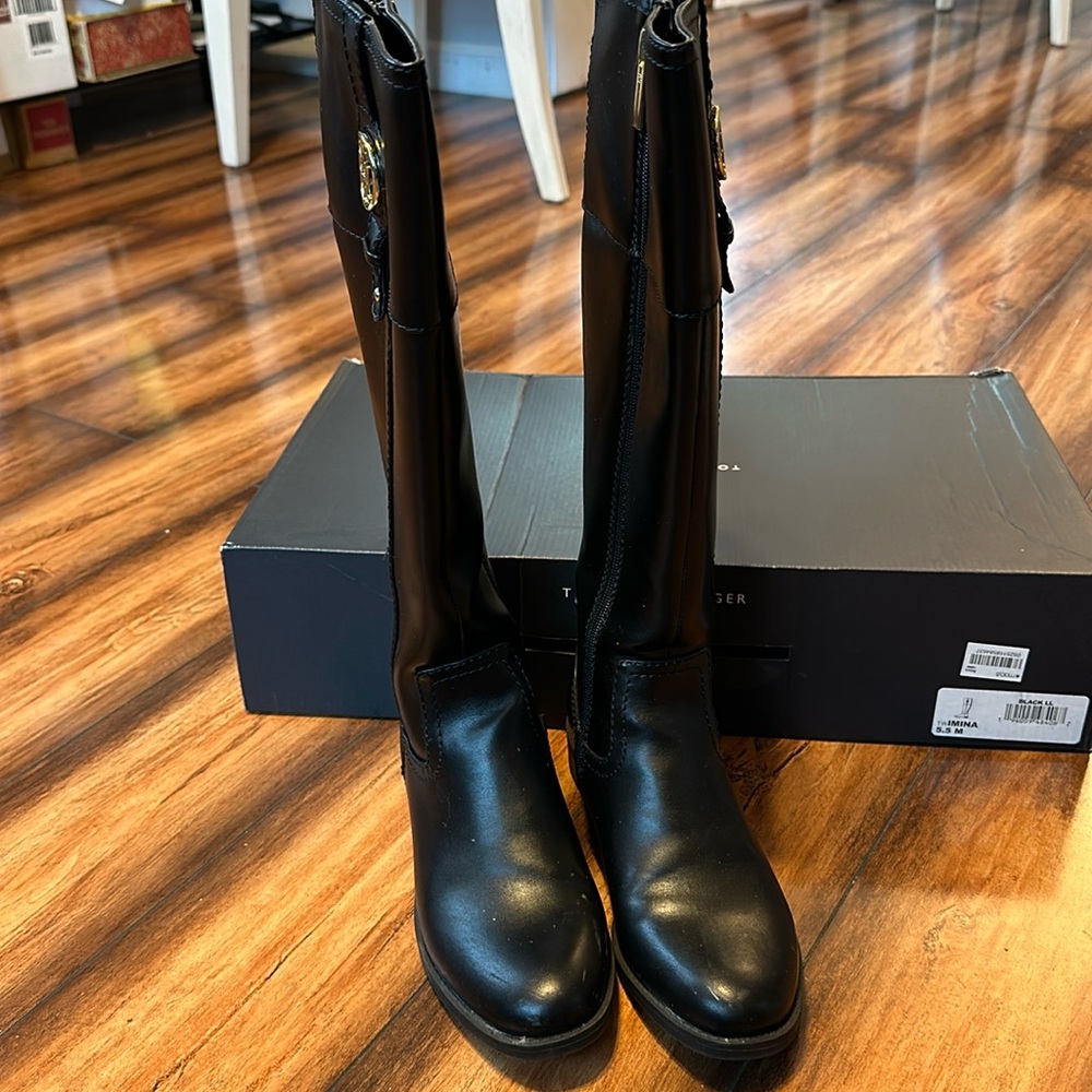 Knee boots